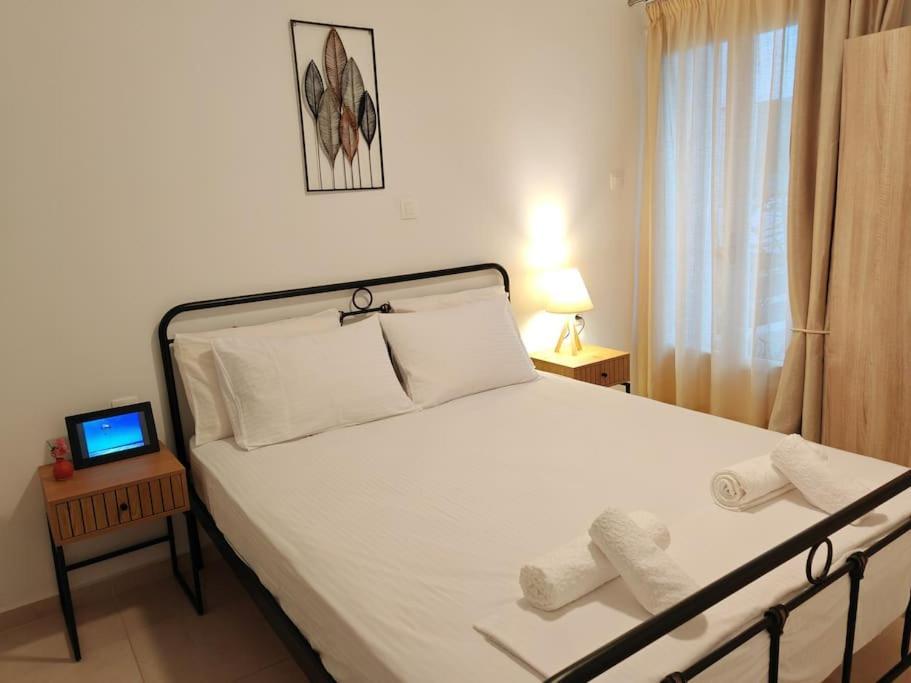 Leo's & Xerxes' Place In The Heart Of Rhodes Rhodes City