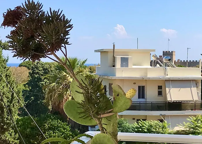 Leo\'S & Xerxes\' Place In The Heart Of Rhodes